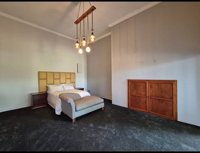7 BEDROOM HOUSE FOR SALE IN LASIANDRA